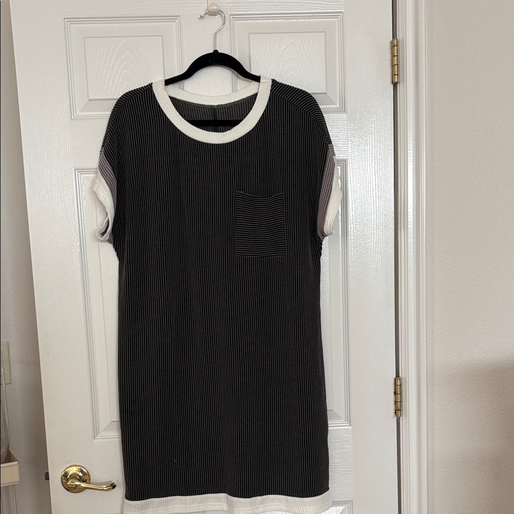 Source Unknown Black and White Midi Dress